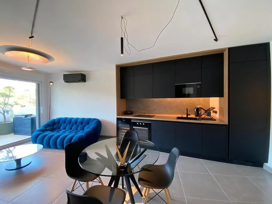 Bien Design Avec Jacuzzi Et Piscine Apartment Villeneuve-Loubet 0*,  France