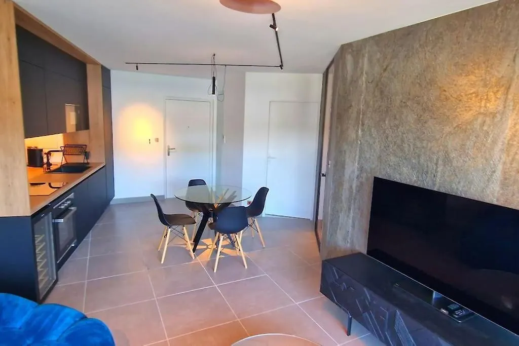 Bien Design Avec Jacuzzi Et Piscine Apartment Villeneuve-Loubet
