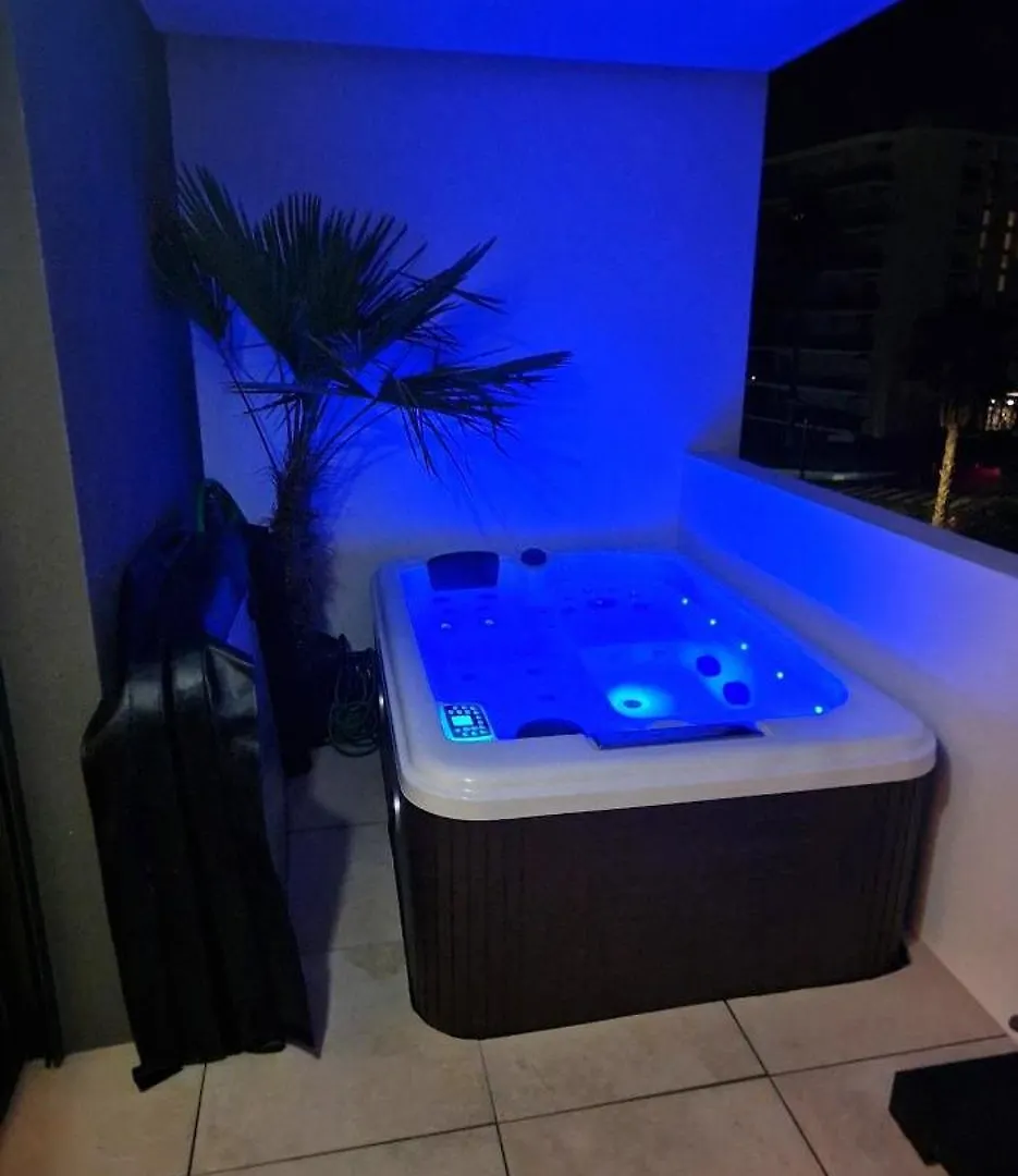 Bien Design Avec Jacuzzi Et Piscine Apartment Villeneuve-Loubet