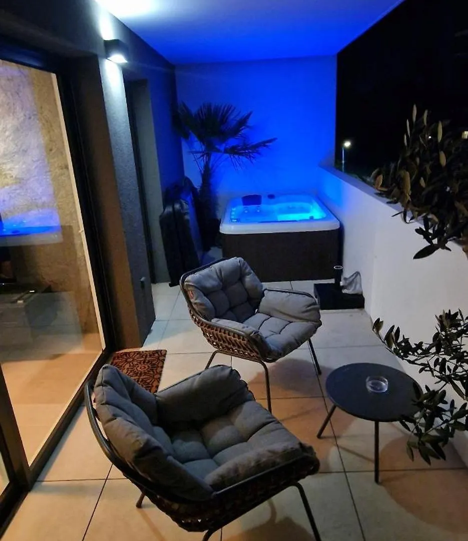 Bien Design Avec Jacuzzi Et Piscine Apartment Villeneuve-Loubet France