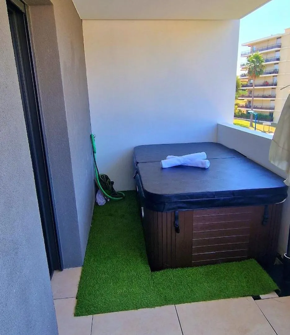 Bien Design Avec Jacuzzi Et Piscine Apartment Villeneuve-Loubet 0*,  France